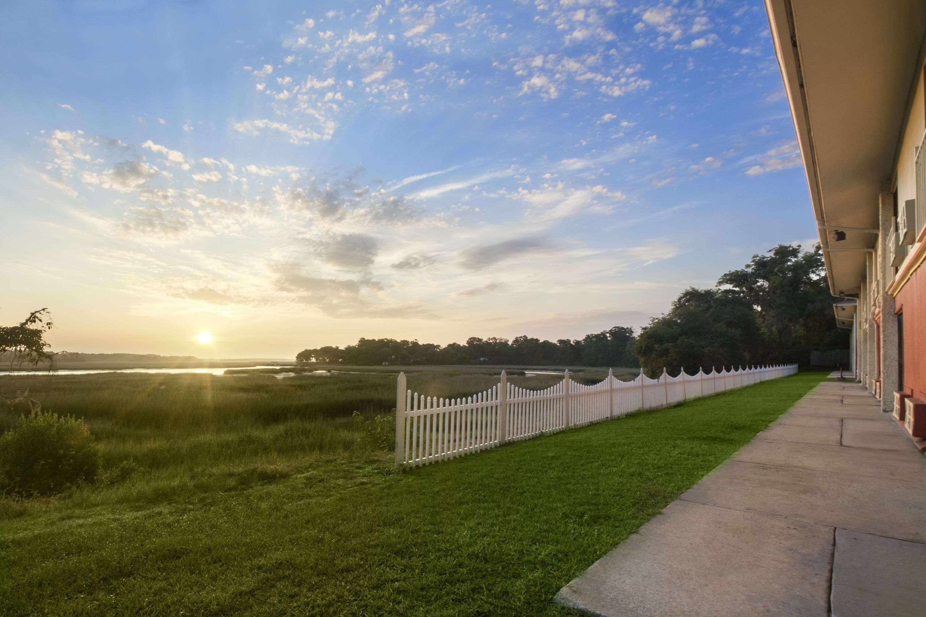 Howard Johnson By Wyndham Beaufort/Parris Island Exteriör bild