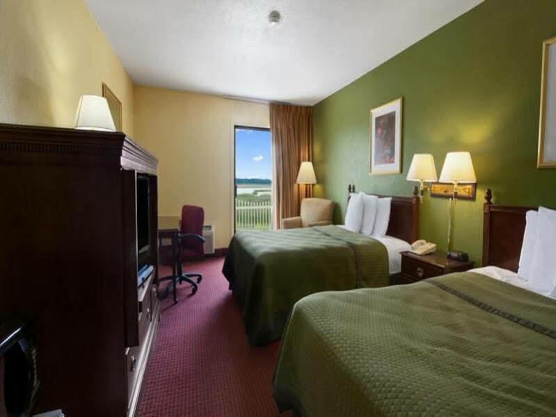 Howard Johnson By Wyndham Beaufort/Parris Island Exteriör bild